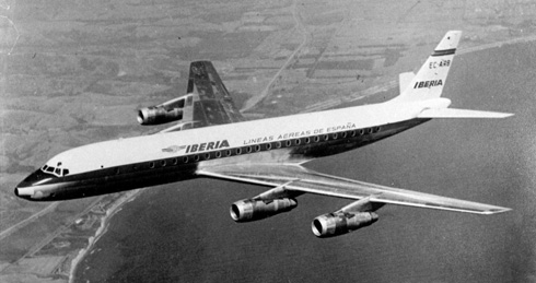 Aeronave Douglas DC-8 en vuelo
