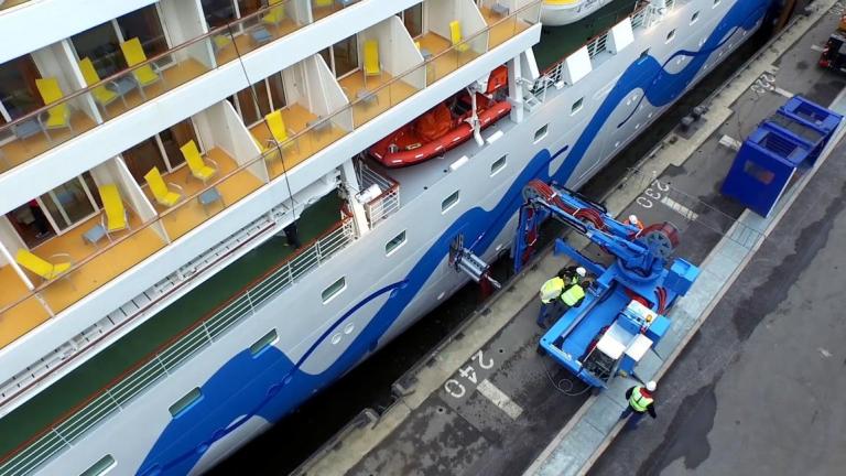 Imagen noticia: Conexión eléctrica de un buque - Ministerio de Transportes, Movilidad y Agenda Urbana.