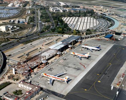 Foto del aeropuerto de Madrid-Barajas  Obras de construcción del dique Sur 1999